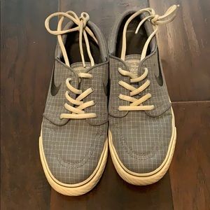 Gray Nike Janoskis